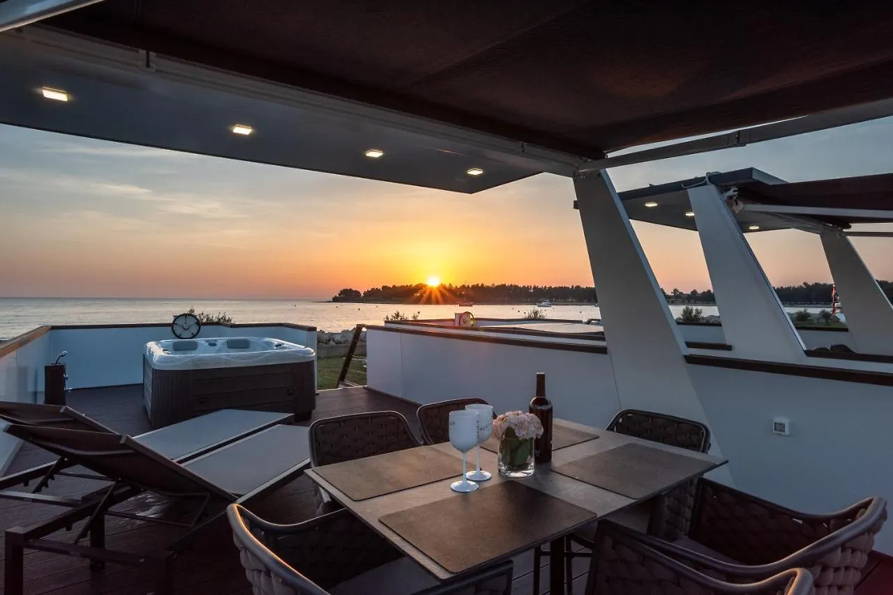 The Sea Lodges Novigrad - Bootshaus Floating Sea House 0*, Novigrad (Istria) Croatia