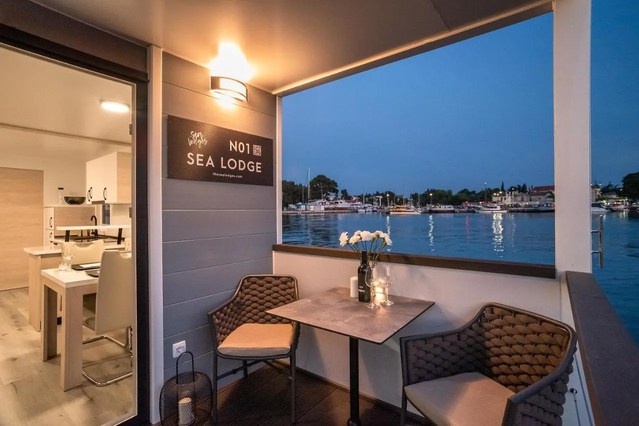 Botel The Sea Lodges Novigrad - Bootshaus Floating Sea House Croatia