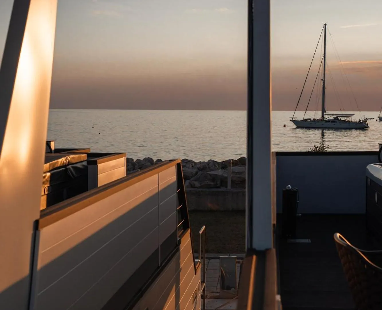 The Sea Lodges Novigrad - Bootshaus Floating Sea House Novigrad (Istria)
