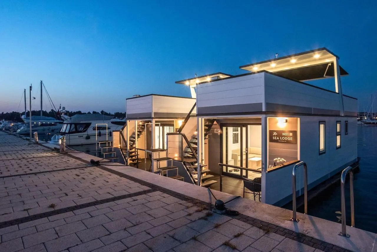 The Sea Lodges Novigrad - Bootshaus Floating Sea House Novigrad Istria