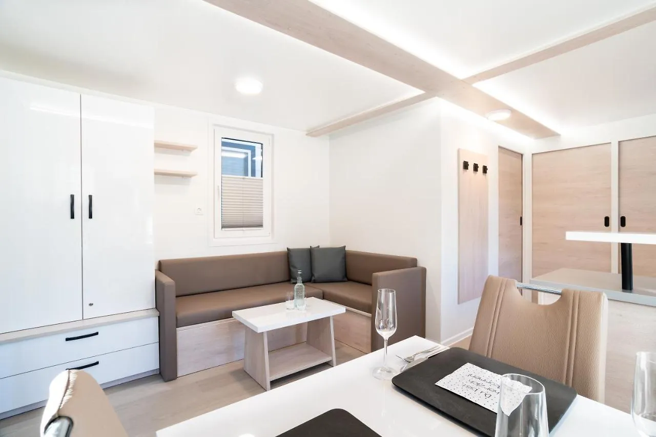 The Sea Lodges Novigrad - Bootshaus Floating Sea House Kroatien