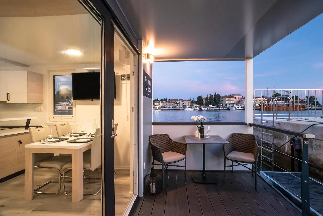 The Sea Lodges Novigrad - Bootshaus Floating Sea House 0*, Novigrad Istria