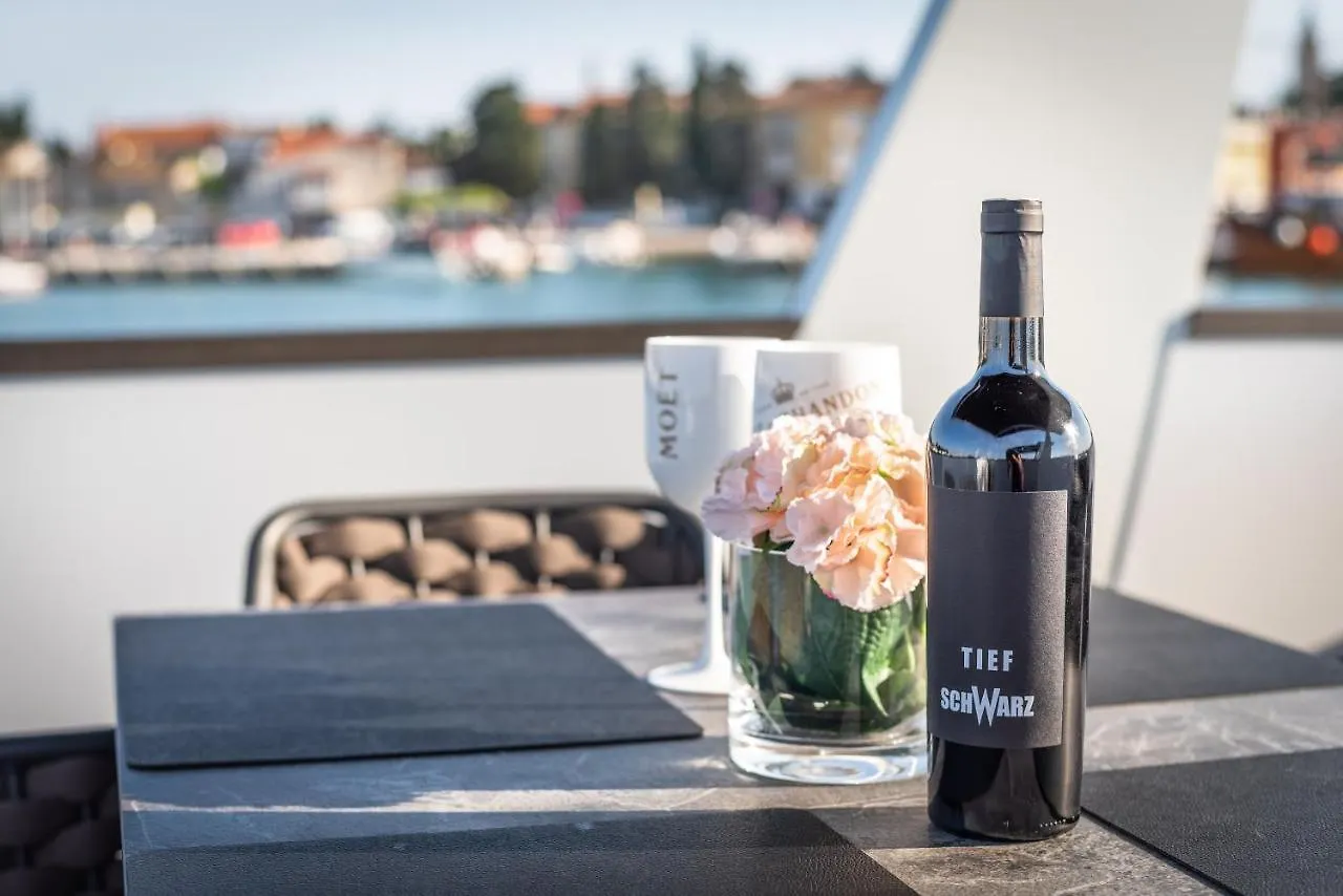 Båthotell The Sea Lodges Novigrad - Bootshaus Floating Sea House Kroatien