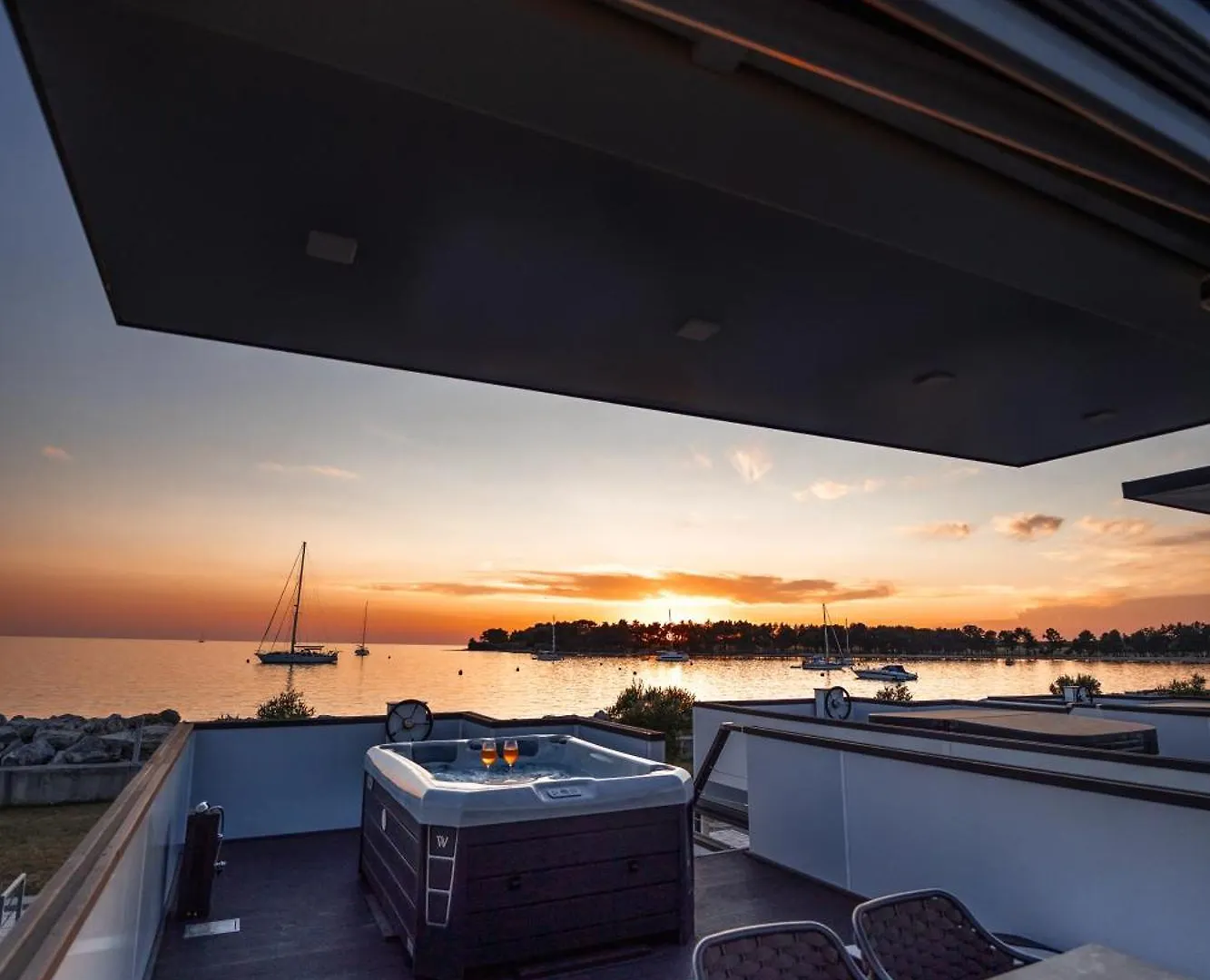 Båthotell The Sea Lodges Novigrad - Bootshaus Floating Sea House